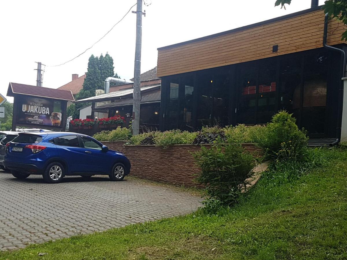 Apartman Centrum V Sukromi Restauracia U Jakuba Martin Exterior foto