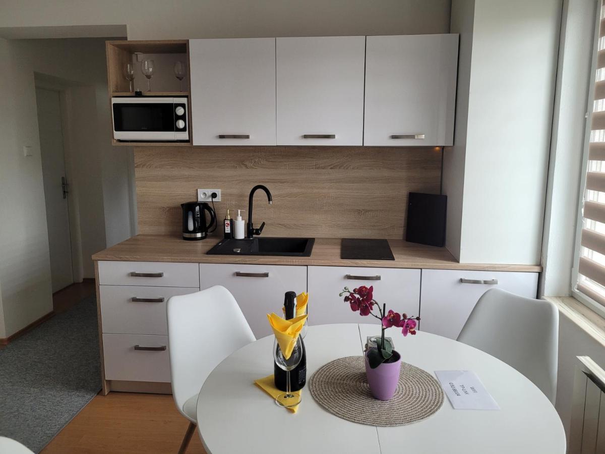 Apartman Centrum V Sukromi Restauracia U Jakuba Martin Exterior foto